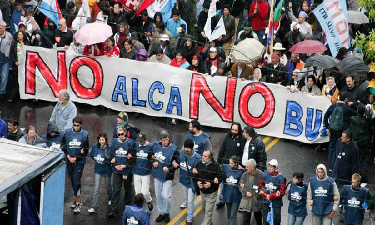 🚫20 años de No Al ALCA

📣Ese grito que nació de cada rincón de nuestra América profunda y se encontró en Mar de Plata. Ese grito del que fuimos parte en aquel noviembre de 2005 

Se le ponía un freno al intento colonizador y saqueador del poder de EE-UU y las corporaciones...