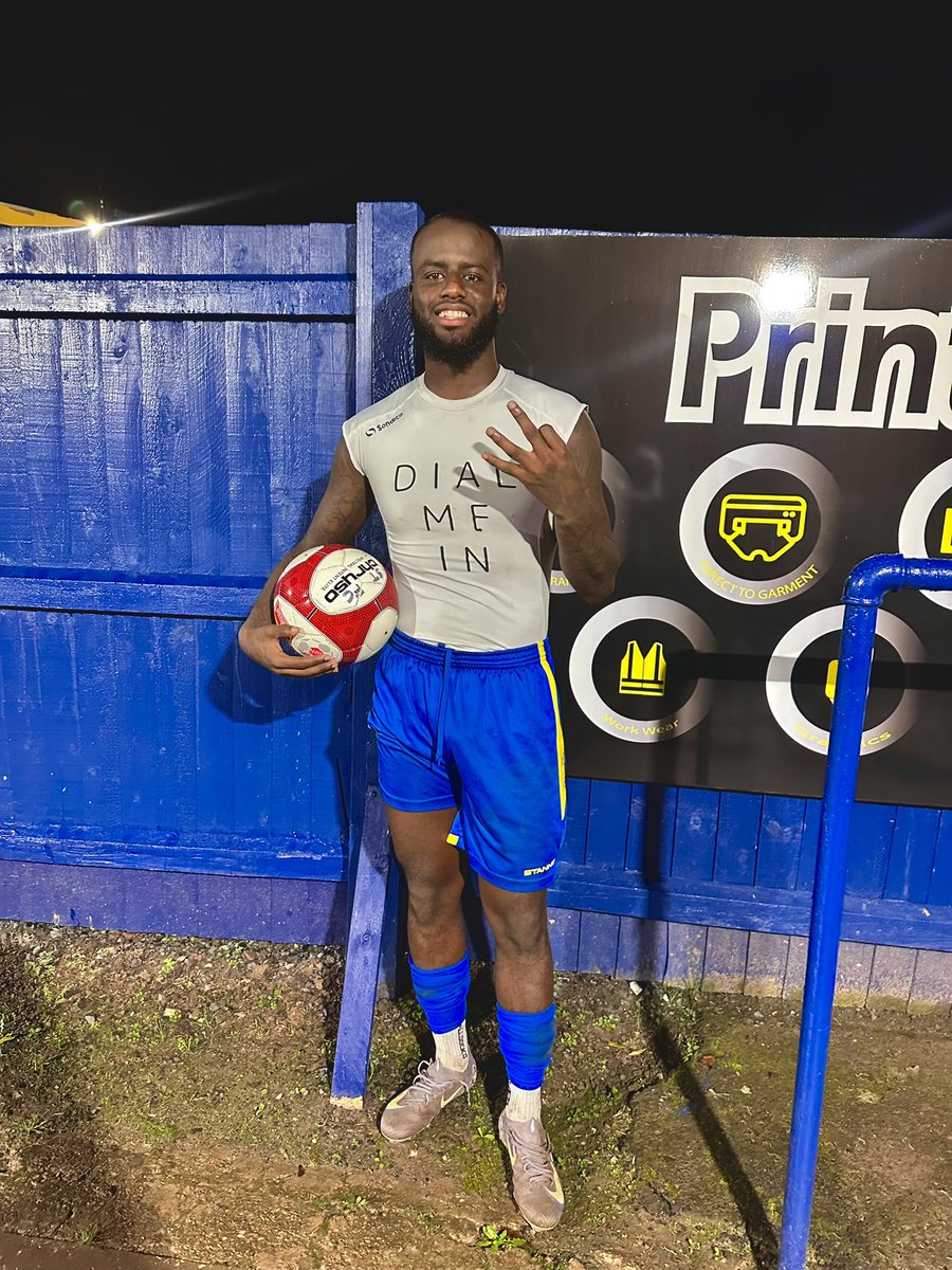 ⚽️⚽️⚽️ First hat trick of the season 
3 points 😍
4 in 2 🤝🏾
7th goal of the season 
PHONE HASN’T STOP RINGING 📞 
9 UNBEATEN 🤭
MOTM🤩
Some team we are #UTFS💛💙
