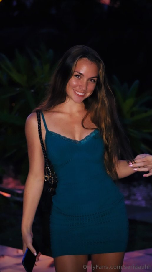 sariaaahhhh's tweet photo. can I be your gf? https://t.co/debB7bCLsb