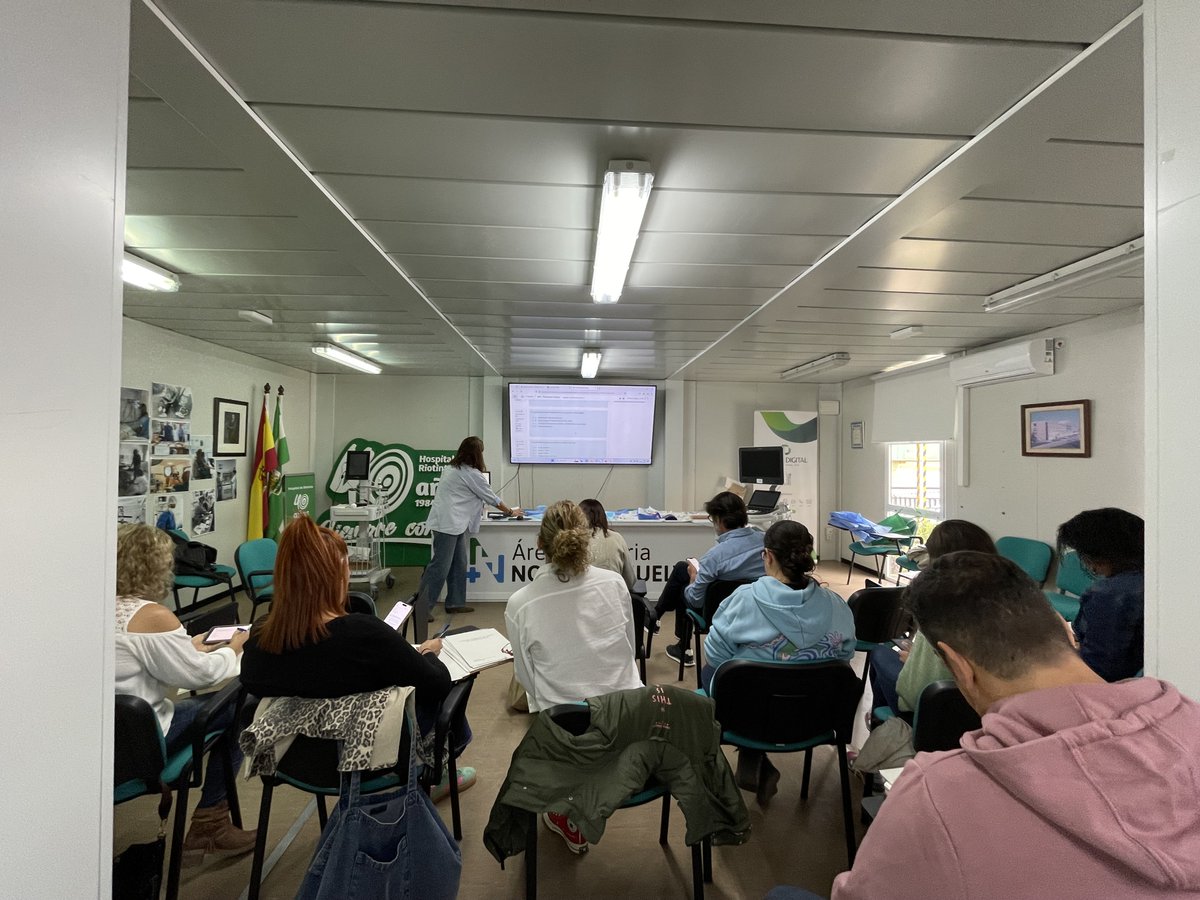URiotinto's tweet photo. Durante los días 4 y 5 de noviembre se ha desarrollado la parte presencial de la 1ª edición del "Curso de canalización de accesos vasculares ecoguiados" impartido por la dra. Isabel Villa y Ana Bravo, enfermera referente en dicha materia de nuestra unidad  @AGSNorteHuelva https://t.co/2sIBG796fO