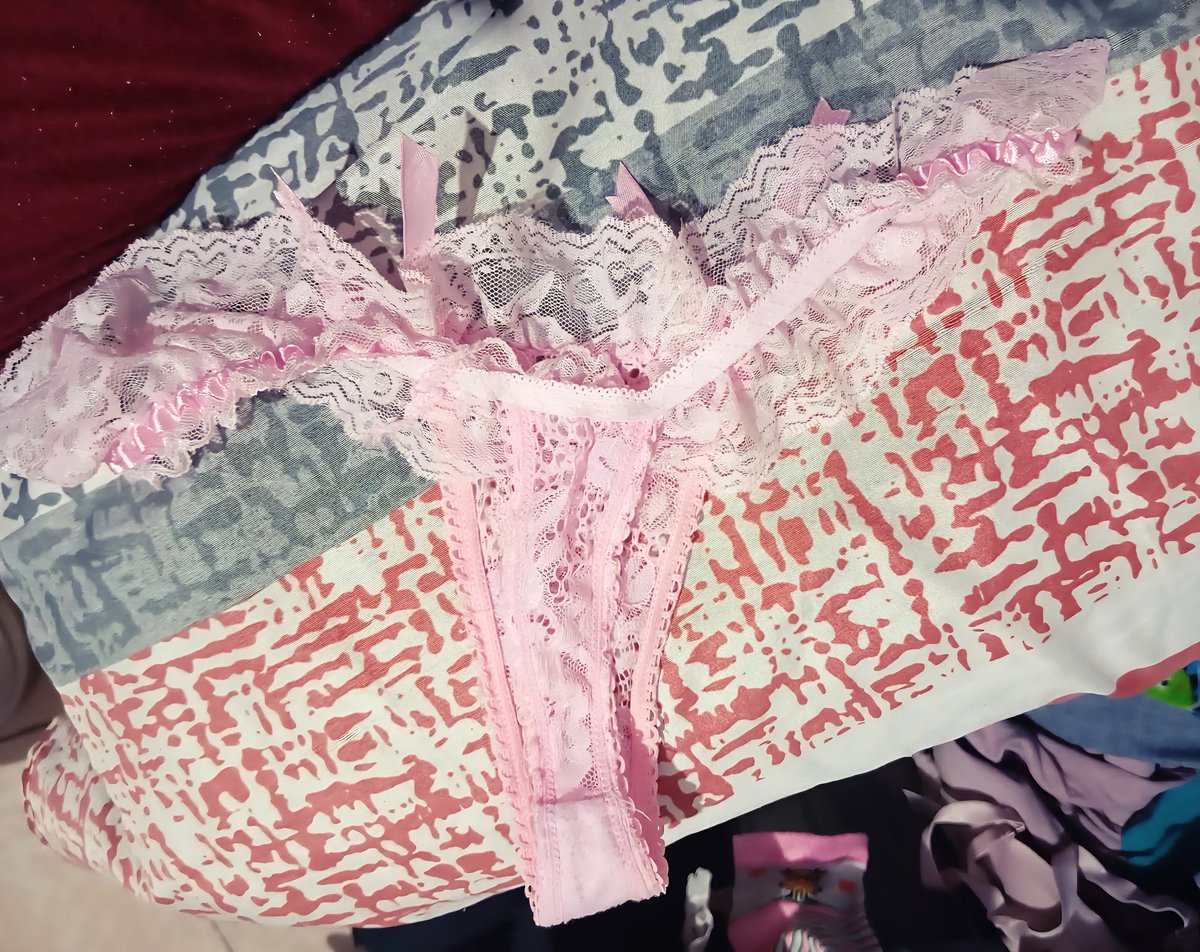 Pero mi tía aferrada qué va a tirar todo esto ...Lo bueno que yo conozco una señora que vende en el tianguis si esa "señora " 😂😅 y solo tiene que juntar todo y yo se la llevo 🙈 qué amable soy 🥰