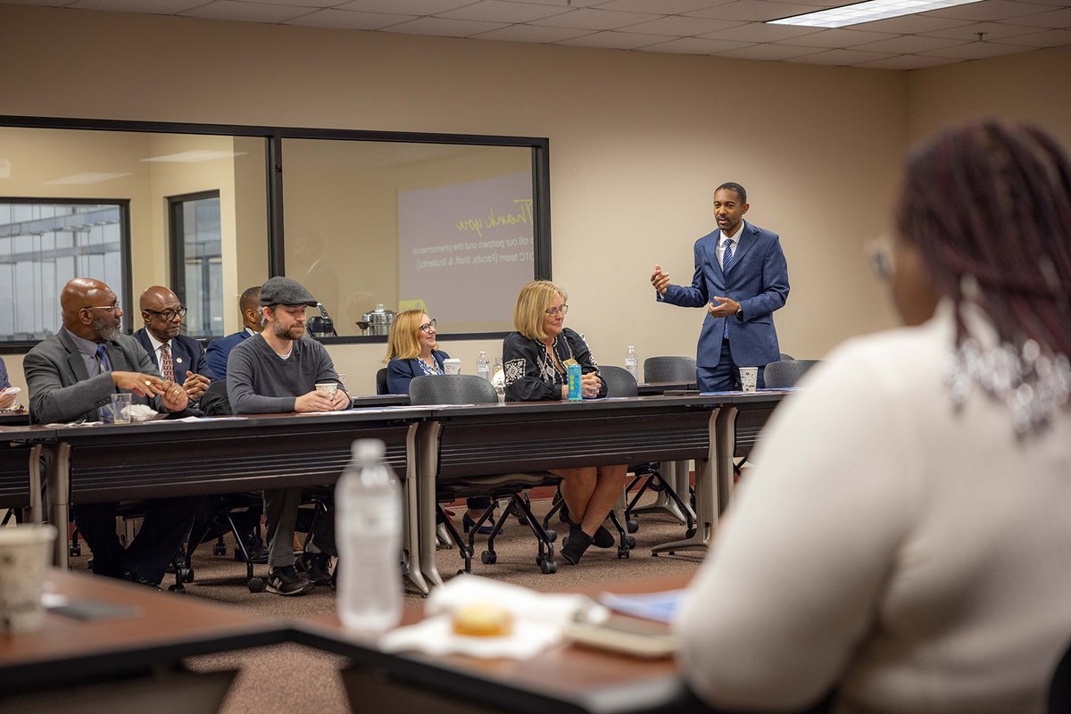 FloDar_Tech's tweet image. Please join us in welcoming FDTC&apos;s newest employees to the best college in the Pee Dee. Our new employee breakfast was great. If you&apos;re interested in working at a great college that transforms lives our job listings can be found on LinkedIn and here: schooljobs.com/careers/fdtc