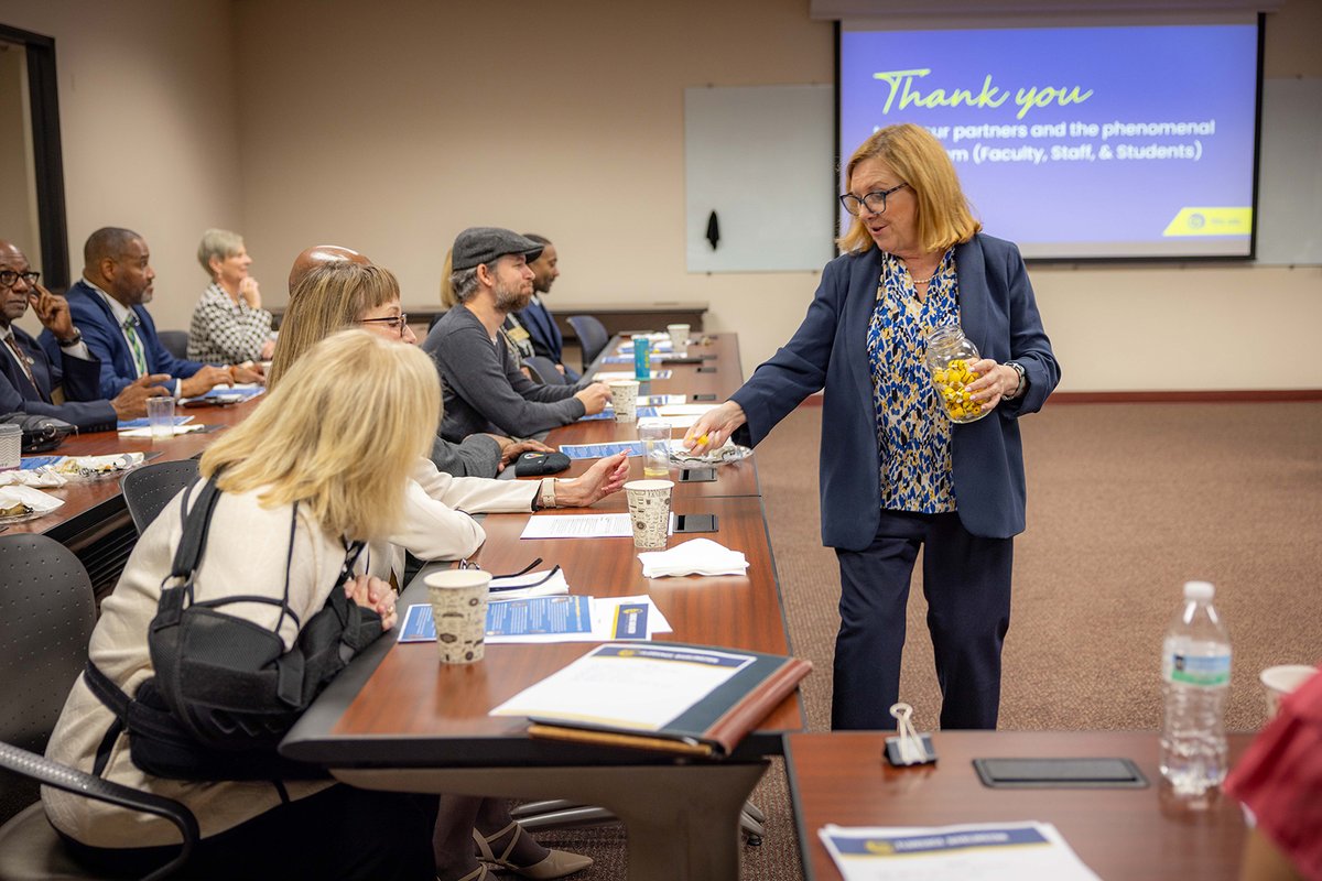 FloDar_Tech's tweet image. Please join us in welcoming FDTC&apos;s newest employees to the best college in the Pee Dee. Our new employee breakfast was great. If you&apos;re interested in working at a great college that transforms lives our job listings can be found on LinkedIn and here: schooljobs.com/careers/fdtc