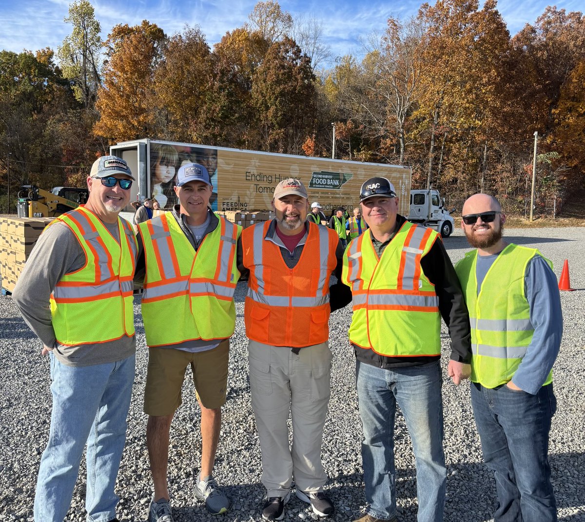 BobbyRaderRadio's tweet photo. My ⁦⁦@NGBasketball⁩ gang at the Second Harvest Food Bank today ⁦@NGHS_Huskies⁩ ⁦@NGHS_Huskies⁩ (L-R) Danny Weems, Arnold Loftis, Nathan Reynolds, David McLain &amp; Zane Potter ⁦@GreeneCoSch⁩ https://t.co/5bcOAbR4V0
