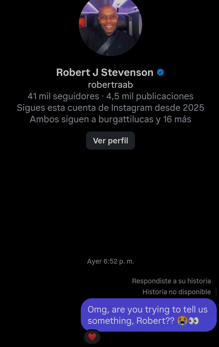 anzhoshi's tweet photo. El Robert de seguro se ha de reír con lo que le ponemos nomás porque resposteo una foto JAJAJSJ, pero pq le da like pues, solo ilusiona 😓 https://t.co/nszWb1wCds