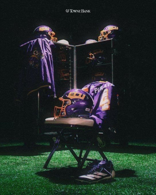 BussinWTB's tweet image. Something about these helmets just brings you back to simpler times 

📷: @ECUPiratesFB