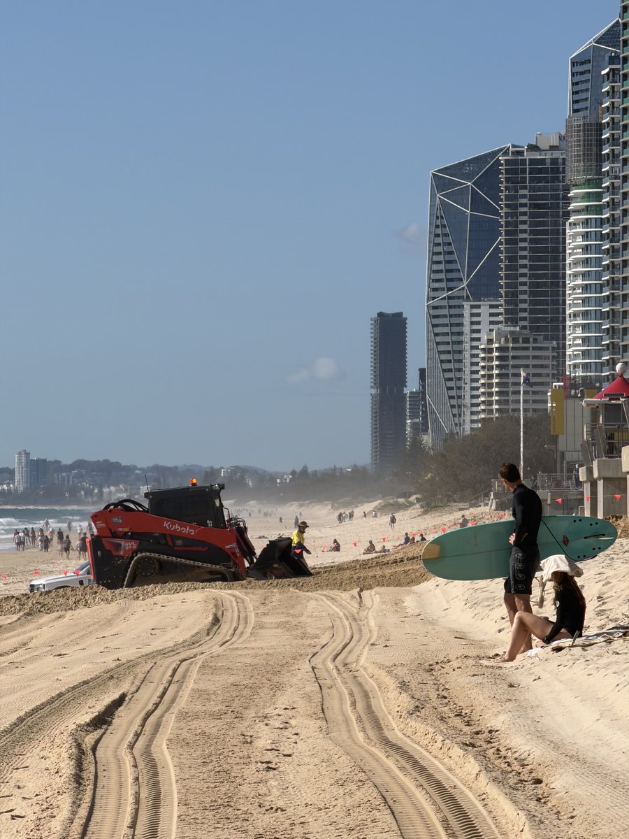 Goldcoastlocals's tweet image. Look 40 years ago you could just turn on the telly and watch something (be it of limited choice;) now in the future it takes forever just to watch the TV omg  #login #wifi #bluetooth #PersonalHotspot