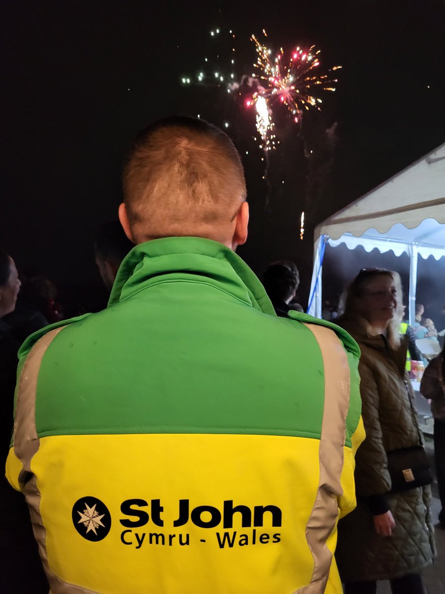 Lovely fireworks 🎆 duty with members of Cwmbran Division! <a href="/SJACymru/">St John Ambulance Cymru</a> <a href="/SJACGwent/">St John Ambulance Cymru Gwent</a>