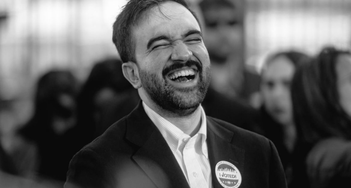 BREAKING 🚨

Zohran Mamdani is facing backlash after begging his supporters for money — less than 24hrs after winning the election. 

👀