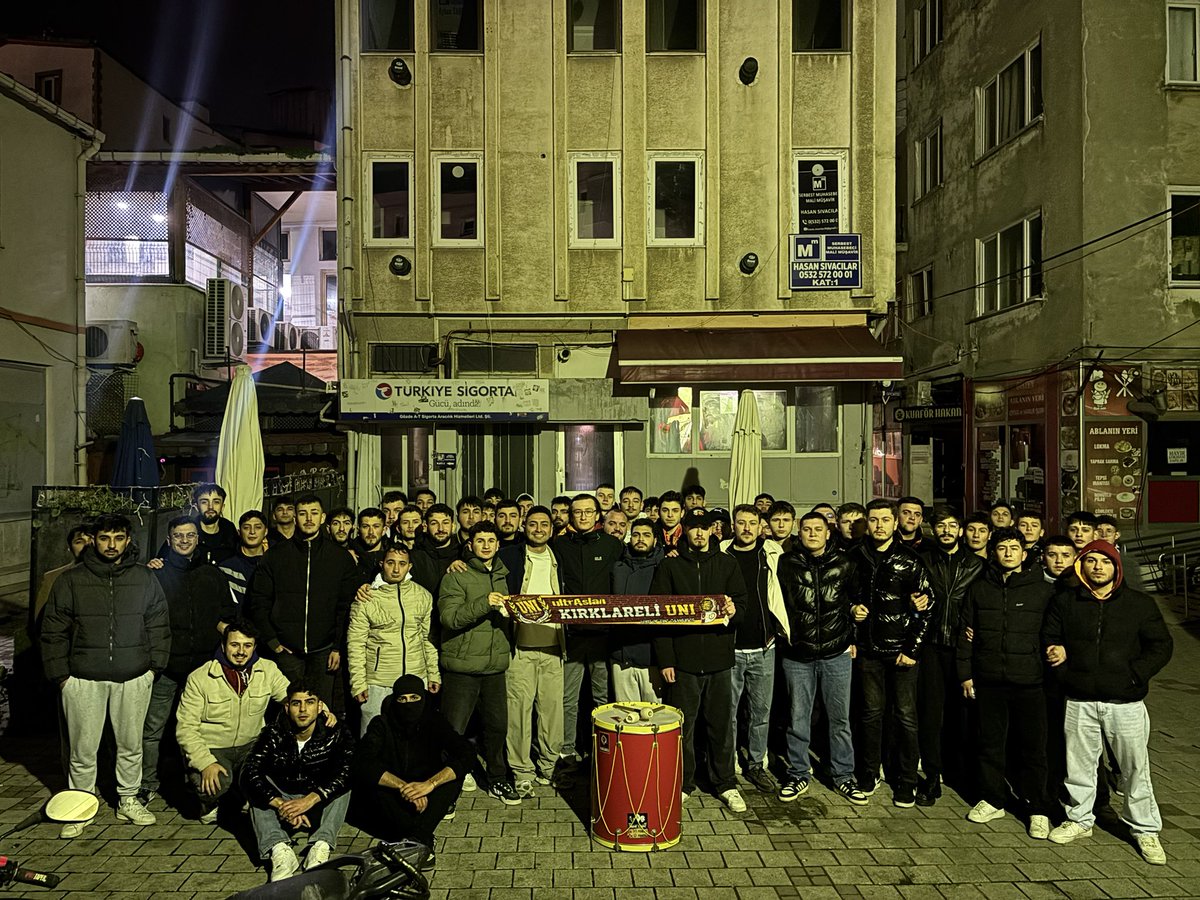 uAUNIKirklareli's tweet photo. WE ARE THE BEST❗️

Galatasaray’ımızın ajax macını hep beraber şehrimizde izledik.

#ultrAslanUNI https://t.co/UOUwPnd4QC