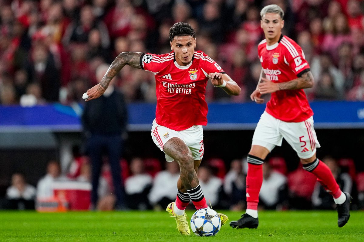 De apontar, grande jogo de Richard Rios.

O melhor em campo do nosso lado.