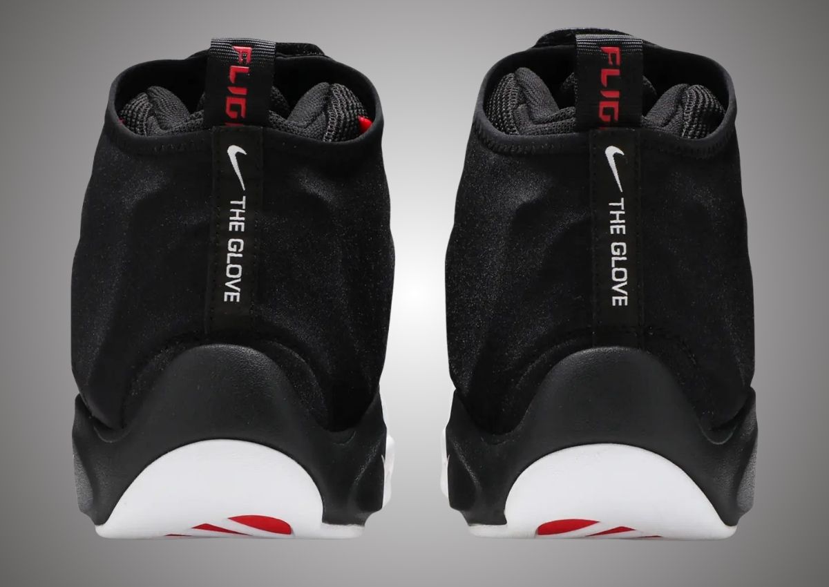 sneakerfiles's tweet photo. The Nike Air Zoom Flight The Glove “Black White” is Returning Fall 2026

More Info: https://t.co/wysHjh8T1c https://t.co/DXGE80zMuB