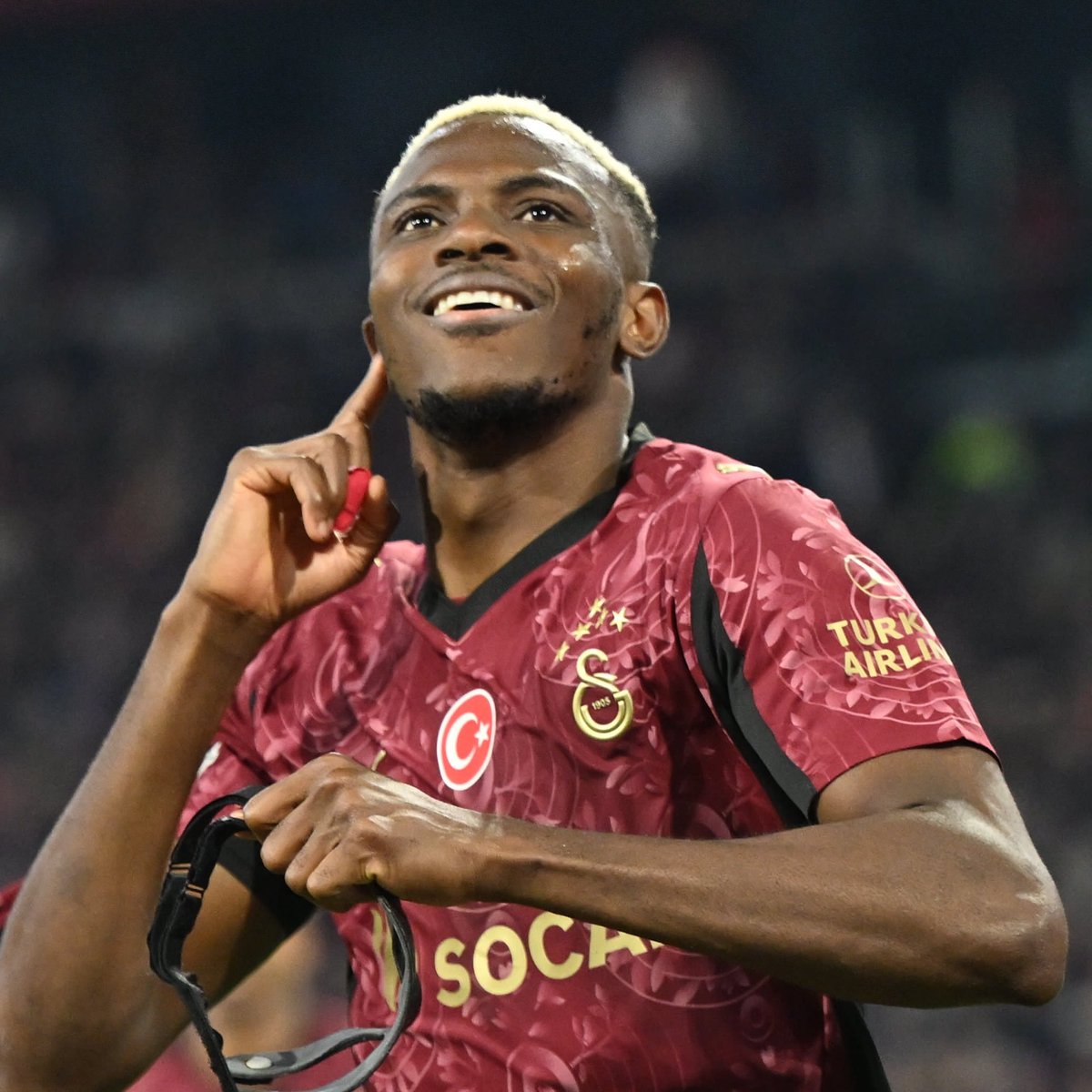 Huzurlarınızda Galatasaray'ımızın forveti, dünyanın en büyük Ligi'nde an itibariyle GOL KRALI 
#AJAvGS
Victor Osimhen