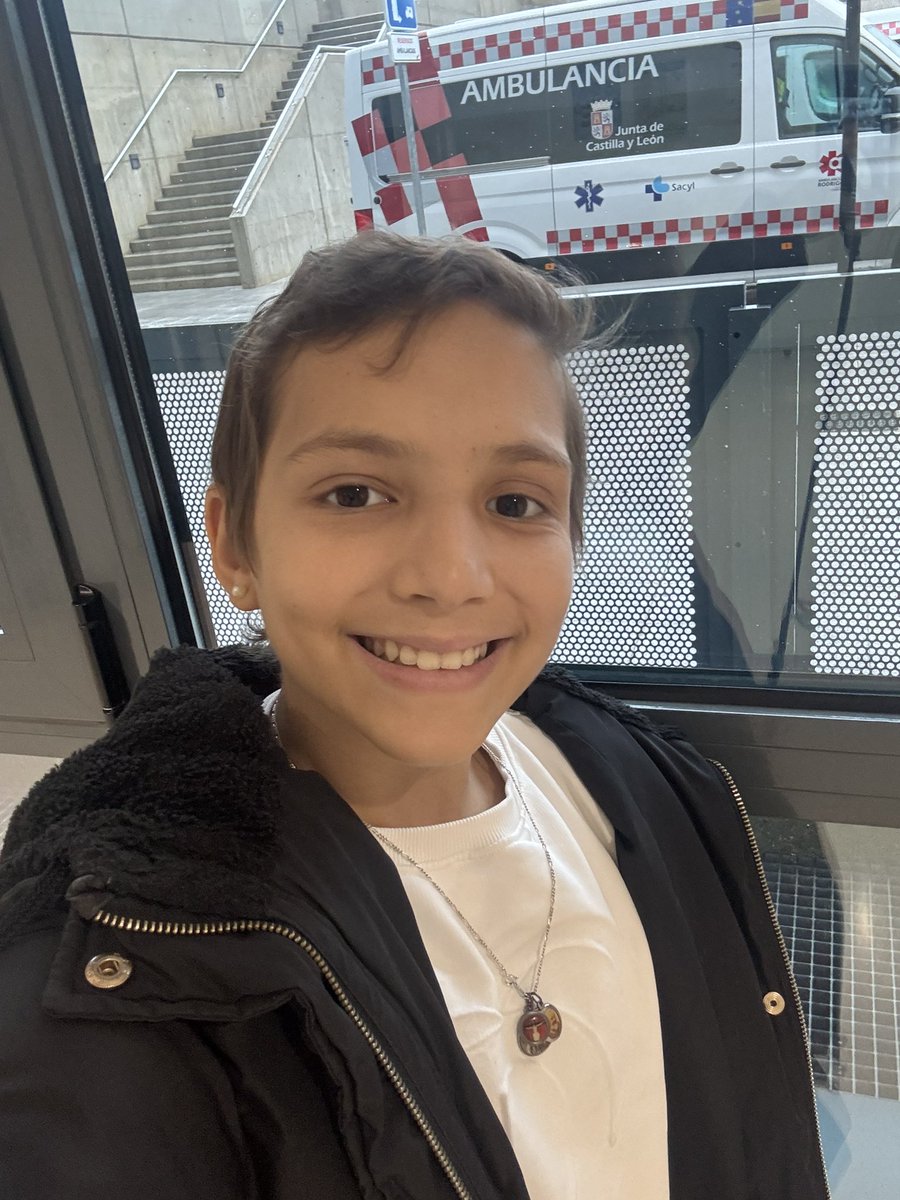 mariacmpfg's tweet image. Hola afición 🤗

En la analítica de hoy he salido un poquito justita de plaquetas, así que mami tendrá que seguir pinchándome el Neupogen. 
El Viernes vuelvo a otra analítica de control.

Seguir sonriendo 😀 

Os quiero 🥰