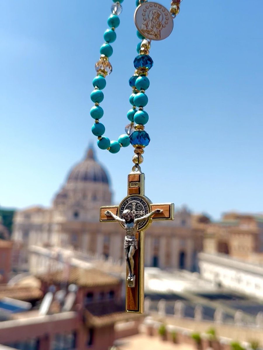 PrayTheRosary's tweet photo. Pray the Rosary everyday https://t.co/7e7nAqy04j