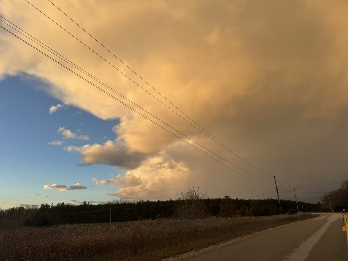 TurgFerd's tweet photo. Lake effect days remain GOATed 
📍Gaylord, #MIwx https://t.co/5bH1zacQIa