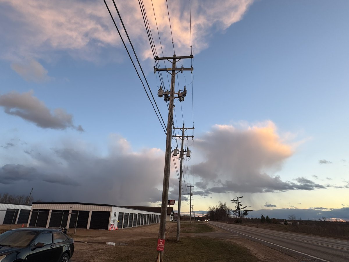 TurgFerd's tweet photo. Lake effect days remain GOATed 
📍Gaylord, #MIwx https://t.co/5bH1zacQIa