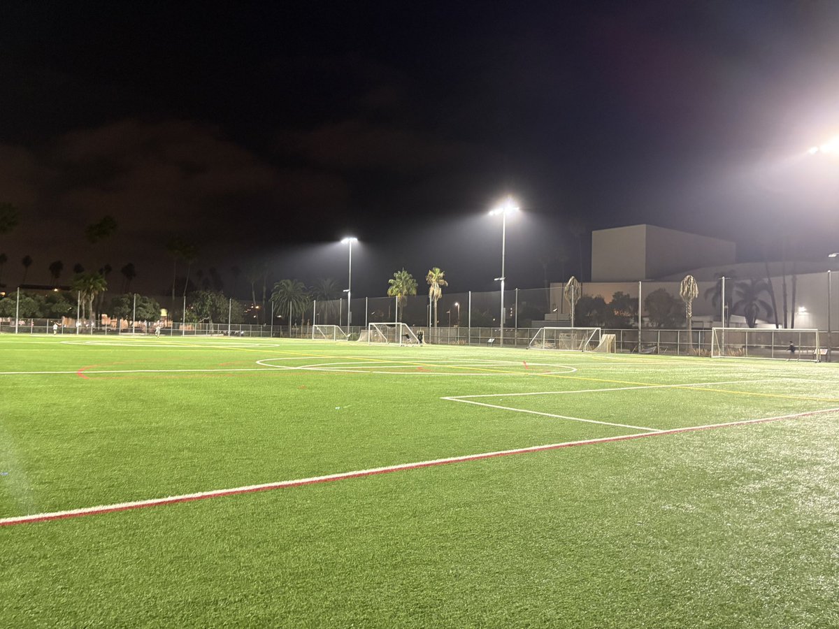 nimatheafshar's tweet photo. Late night Santa Monica soccer vibes https://t.co/ze4JkU9phd