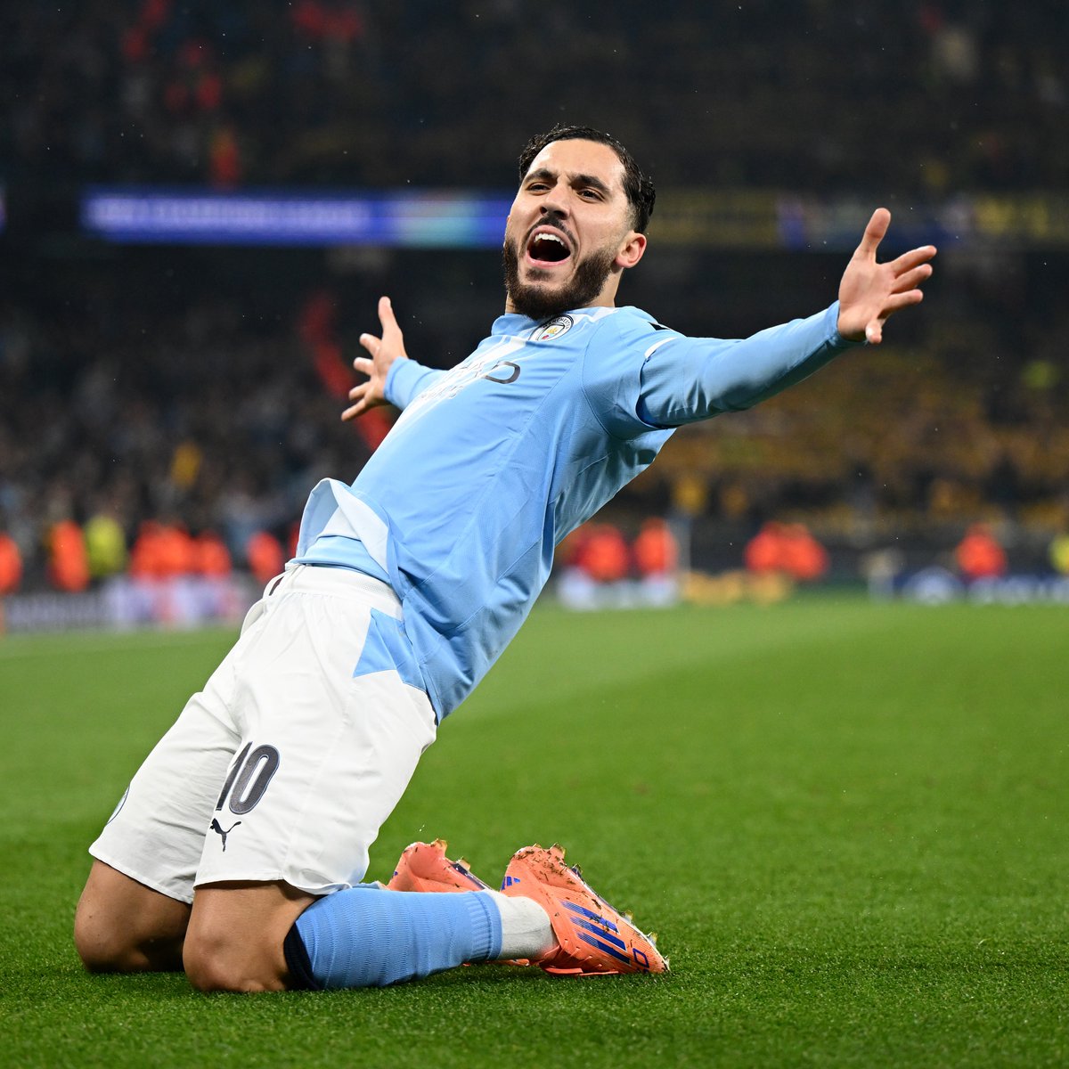 UEFAcom_fr's tweet image. Rayan Cherki, premier ⚽ en Champions League 🙌👏 

#UCL #MCIBVB