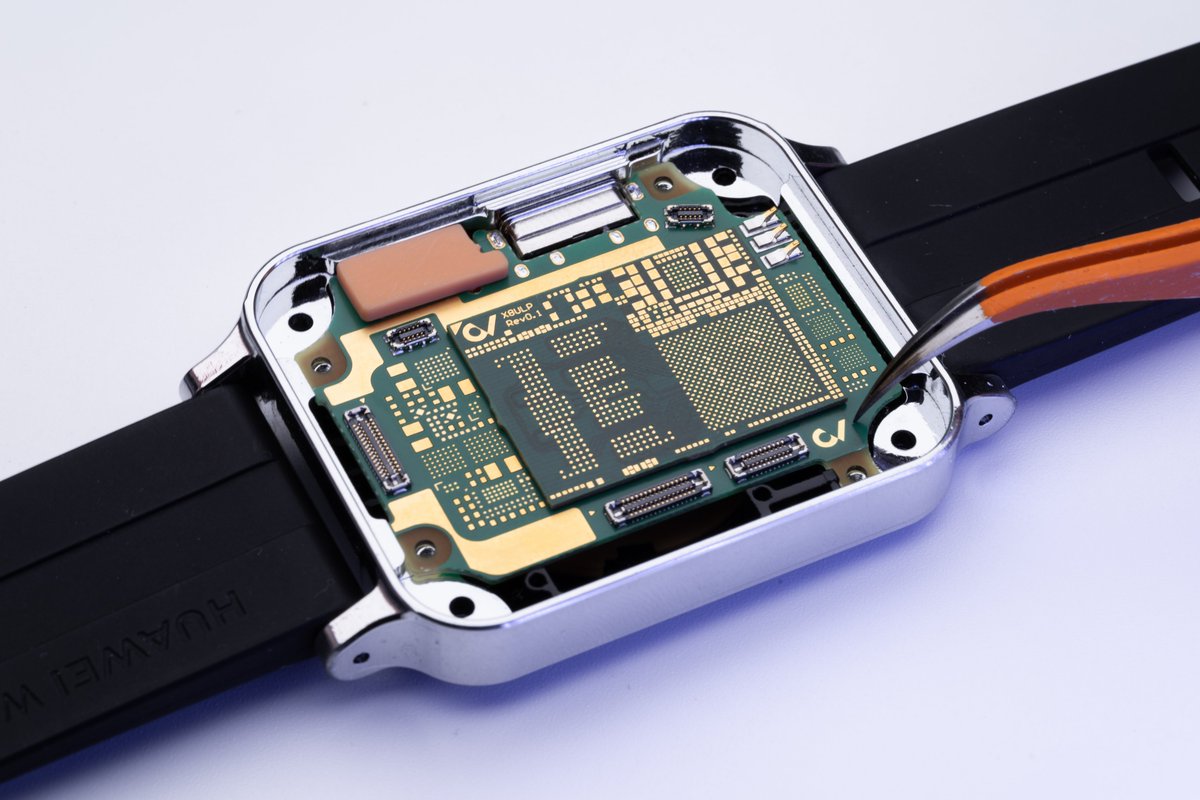 QVHenkel's tweet image. I received some more prototypes for the open-source smartwatch, including a few machined enclosures