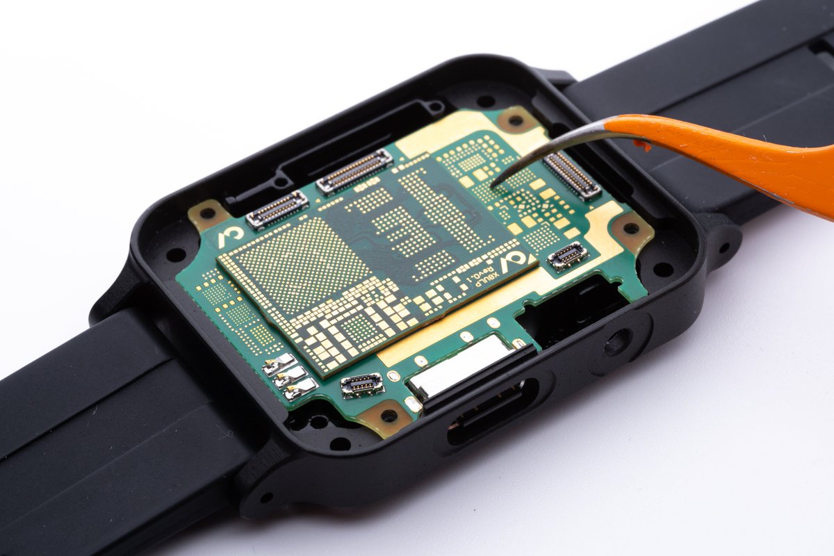 QVHenkel's tweet image. I received some more prototypes for the open-source smartwatch, including a few machined enclosures