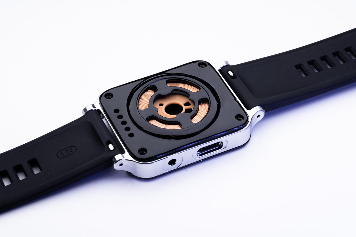 QVHenkel's tweet image. I received some more prototypes for the open-source smartwatch, including a few machined enclosures