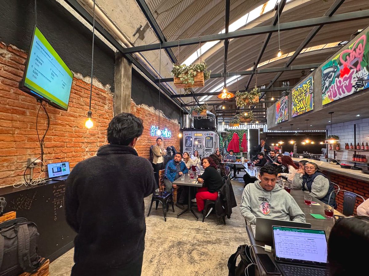 GrupoT21's tweet image. En Grupo T21 creemos que los grandes resultados se construyen en equipo.
Durante nuestro staff meeting compartimos logros, establecimos nuevas metas y, sobre todo, fortalecimos los lazos que nos impulsan a seguir creciendo juntos.

#GrupoT21 #StaffMeeting #Conexión #Logística…