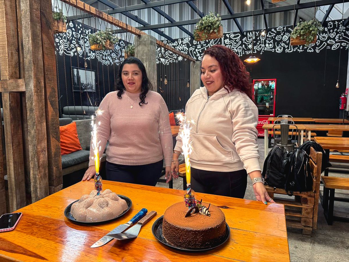 GrupoT21's tweet image. En Grupo T21 creemos que los grandes resultados se construyen en equipo.
Durante nuestro staff meeting compartimos logros, establecimos nuevas metas y, sobre todo, fortalecimos los lazos que nos impulsan a seguir creciendo juntos.

#GrupoT21 #StaffMeeting #Conexión #Logística…