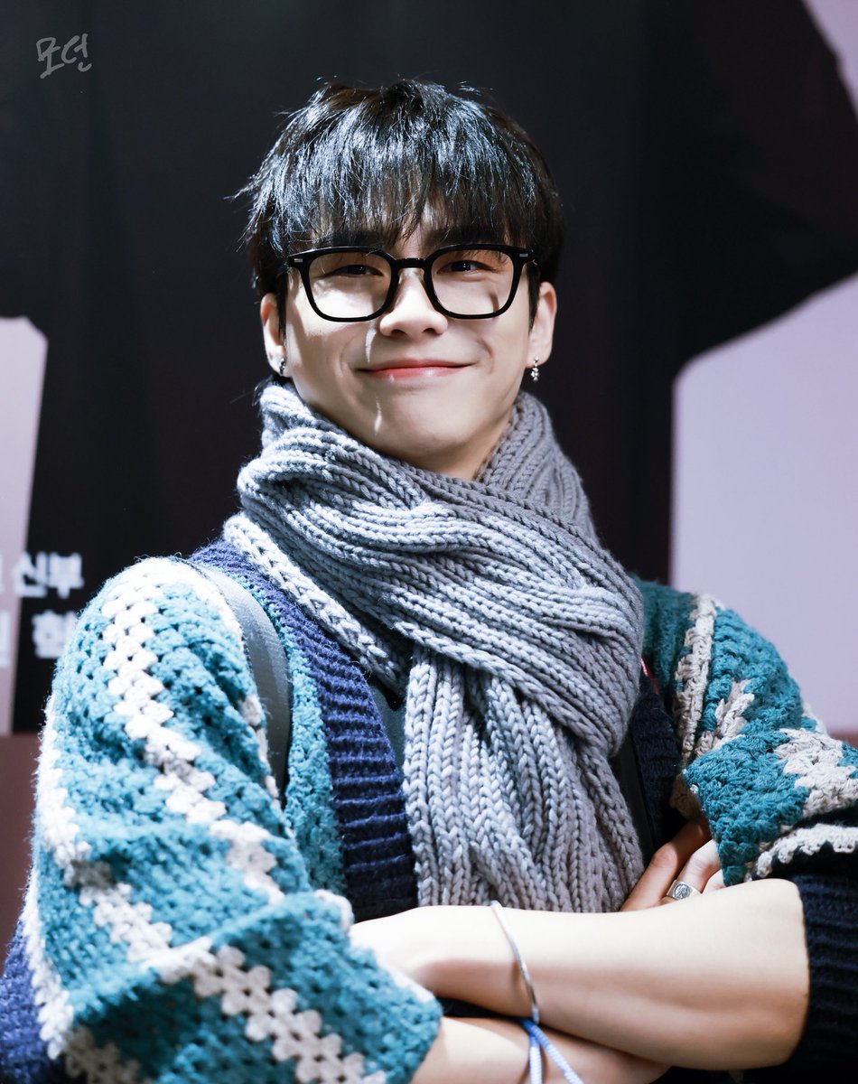 20251105 <해피 오! 해피> 퇴근길

안경이 목도리.. 정말 해리포터같음ㅋㅋ

#경윤 #KYOUNGYOON #이경윤 #イ·ギョンユン #해피오해피 #혜화