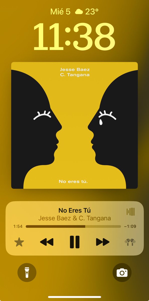 Santinno05's tweet photo. Mierda creo que nunca había sido tan real una canción como esta, me dolió saberlo. 

Toda esa carne fácil sin vestir, no eres tu, toda esa basura Instagram no eres tu. https://t.co/p56FT01Jz9
