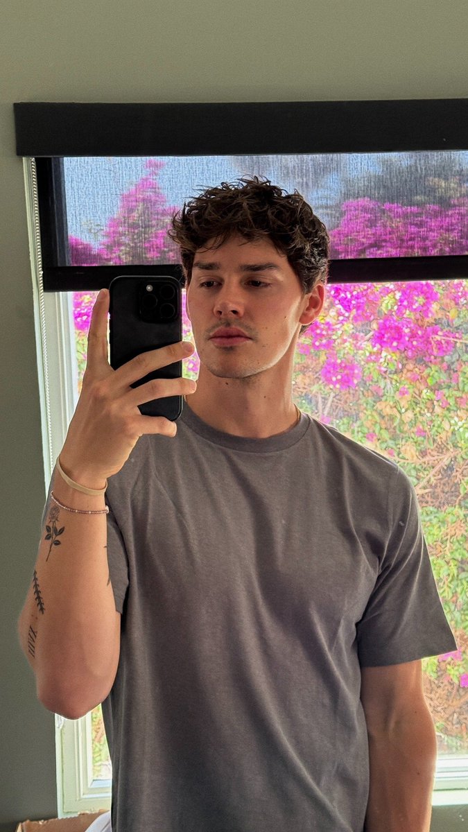 ʜᴀʀᴅɪɴ ʀɪᴅᴅʟᴇ. tweet media