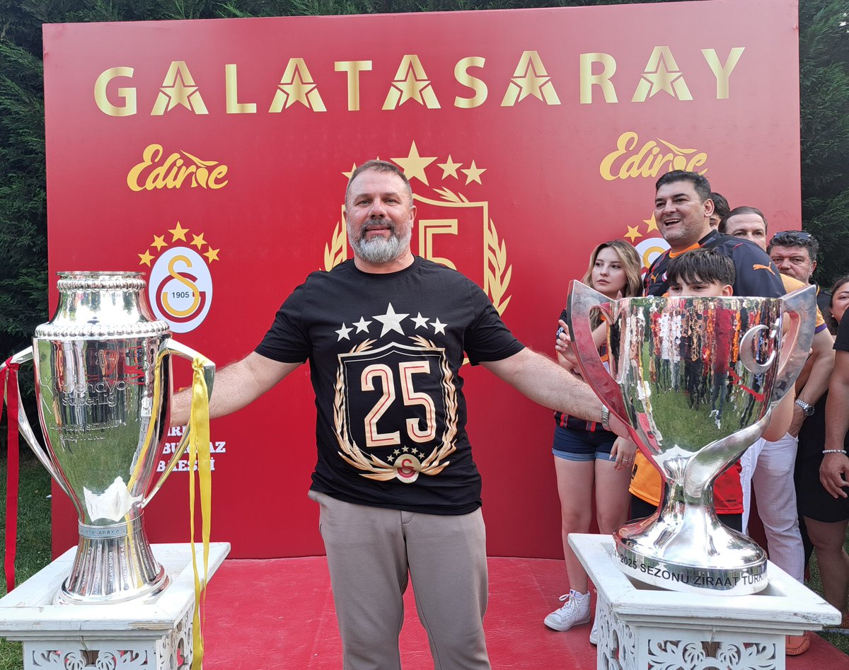 ŞAMPİYON  CİM BOM BOM
 ŞAMPİYONLAR LİGİNDE
 AJAX : 0  GALATASARAY: 3
BİZİM FARKIMIZ SİZİN HAYALLERİNİZİ
GERÇEKLEŞTİRİYORUZ.