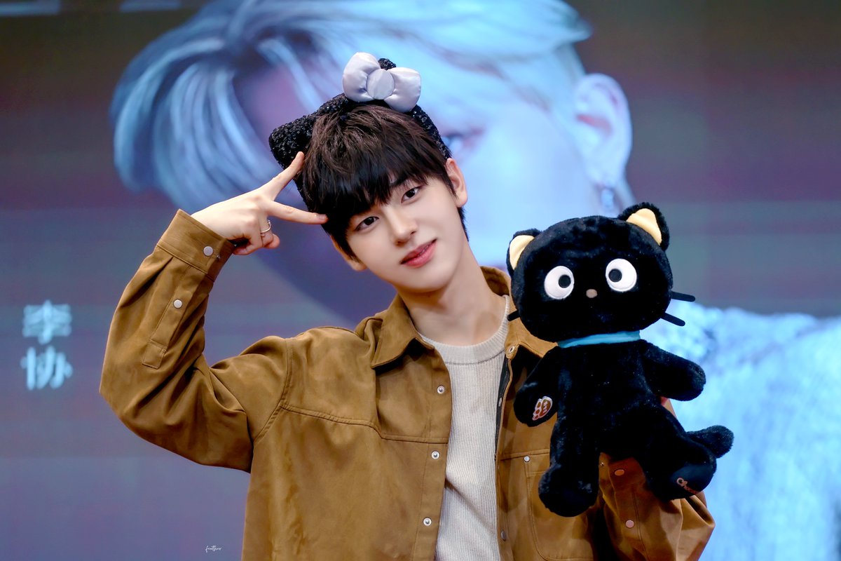 251018 상하이 포토회 
🐈‍⬛  

#드리핀 #DRIPPIN 
#김동윤 #KIMDONGYUN