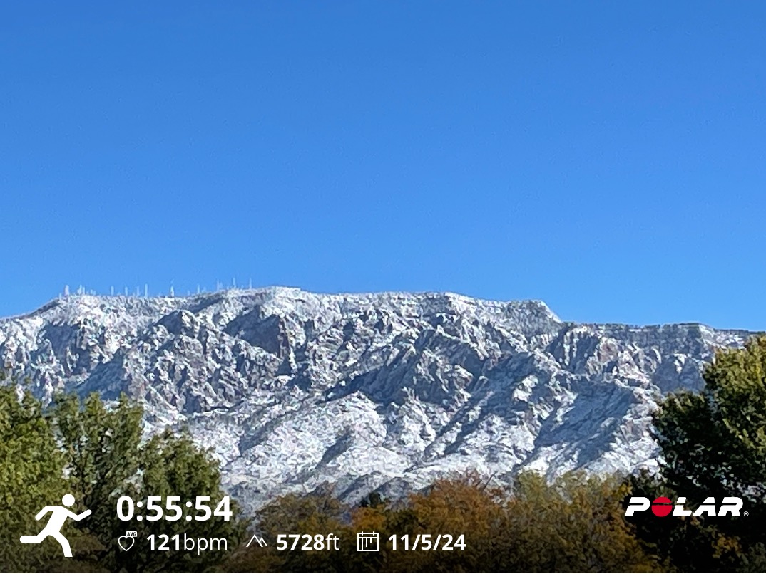 Howtobefit's tweet image. Mid-week hike with my daughter Grace, with almost 500&apos; of elevation gain, and temperatures 10 degrees above normal. I included a photo from my run on November 5th, 2024, for comparison!