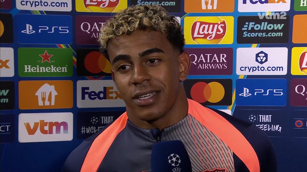 forcabarca_ar's tweet image. - هدفك ذكّرني بلاعب سابق في برشلونة، هل تعرف من❓

🗣️ لامين يامال: لا، من؟

- ليونيل ميسي ..

🗣️ لامين يامال: لقد سجّل ميسي آلاف الأهداف مثل هذا، لذلك لا يمكنني أن أقارن نفسي به 

أنا فقط أحاول أن أتحسّن وأسير في طريقي، وآمل أن أُسجّل المزيد من الأهداف مثل هذا في المستقبل