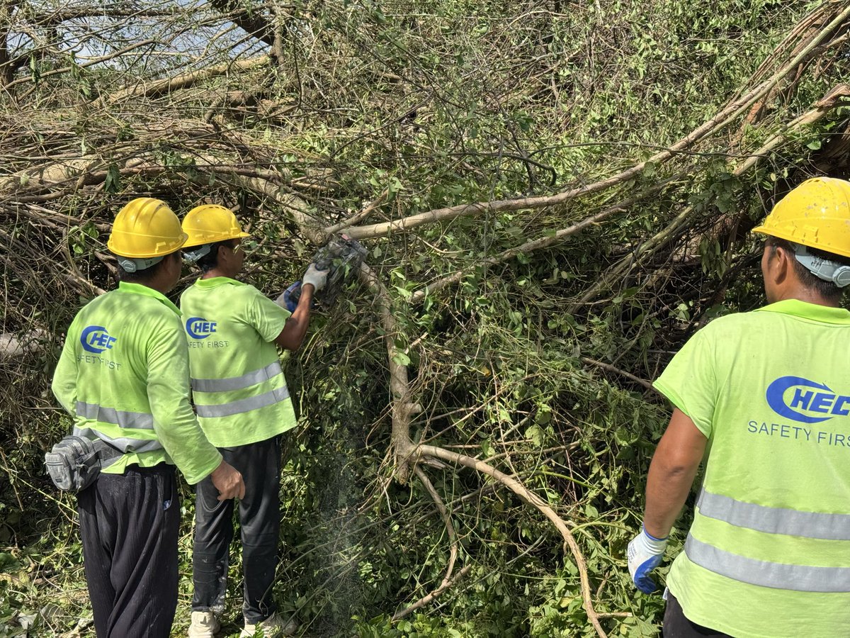 CHECJamaica's tweet image. 🌪️ CHEC Mammee Bay Team in Action 💪

After the passage of Hurricane Melissa, the CHEC Mammee Bay Project team joined hands in clearing debris and fallen trees, helping to restore safety and access in the area.
🇯🇲💙
#CHEC #HurricaneMelissa #MammeeBay  #RecoveryEfforts #CHECCares