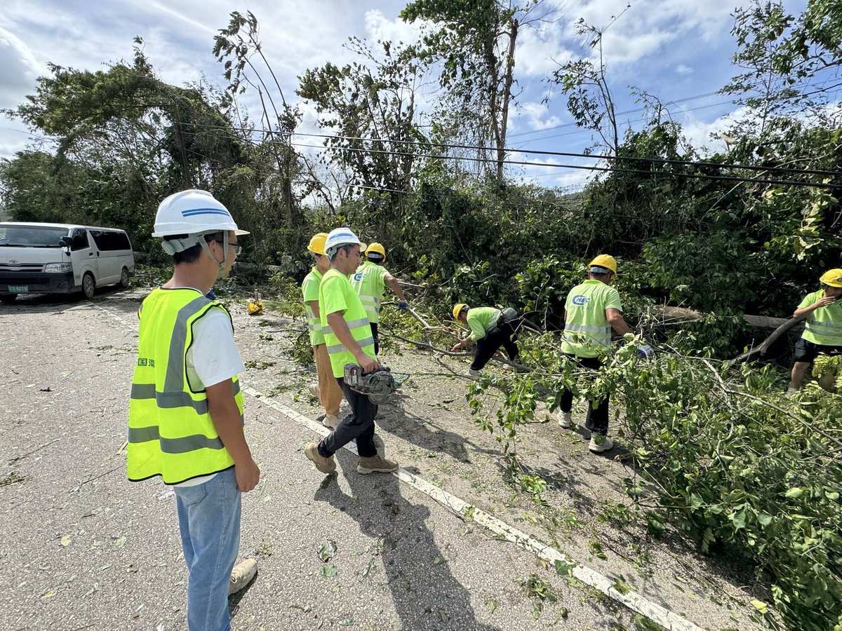 CHECJamaica's tweet image. 🌪️ CHEC Mammee Bay Team in Action 💪

After the passage of Hurricane Melissa, the CHEC Mammee Bay Project team joined hands in clearing debris and fallen trees, helping to restore safety and access in the area.
🇯🇲💙
#CHEC #HurricaneMelissa #MammeeBay  #RecoveryEfforts #CHECCares