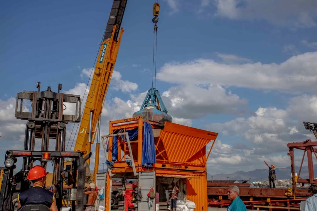 LabradaKatia's tweet image. #HuracanMelissa
Portuarios y transportistas Santiaqueros se alistan para la descarga del buque de arroz.
#PorCubaJuntosCreamos