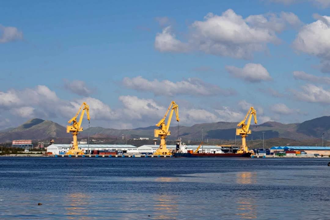 LabradaKatia's tweet image. #HuracanMelissa
Portuarios y transportistas Santiaqueros se alistan para la descarga del buque de arroz.
#PorCubaJuntosCreamos