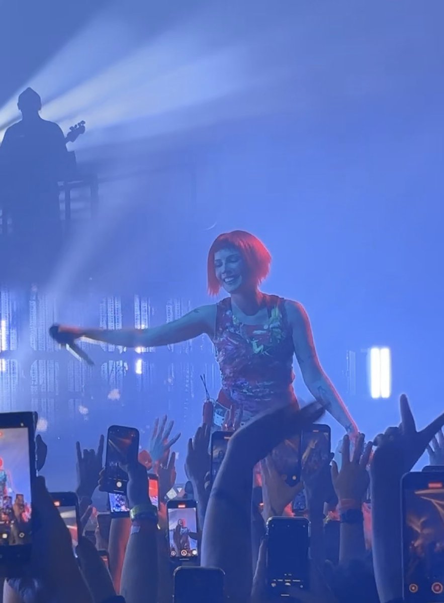 Jake_youngg's tweet photo. my view at my first halsey concert vs my view from Monday @halsey (Yes, they were in the same year, and Yes I realize what I missed out on for the last ten years.) https://t.co/jsFIRQPrQV