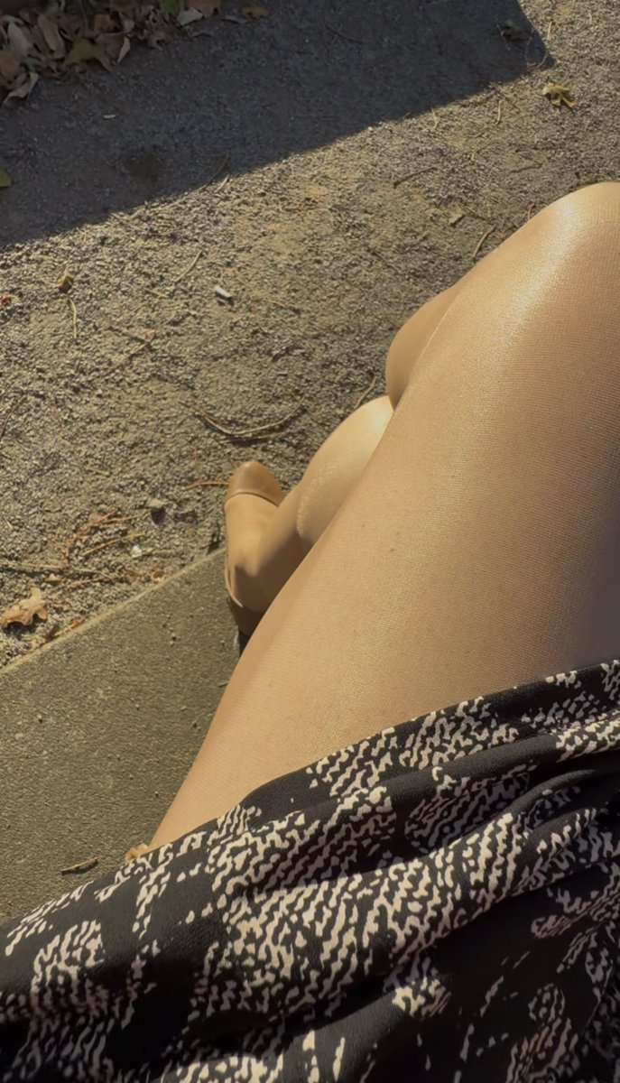 MonicaJeaninTN's tweet image. Enjoying a break in the warm sun before it sets this afternoon 
🌞