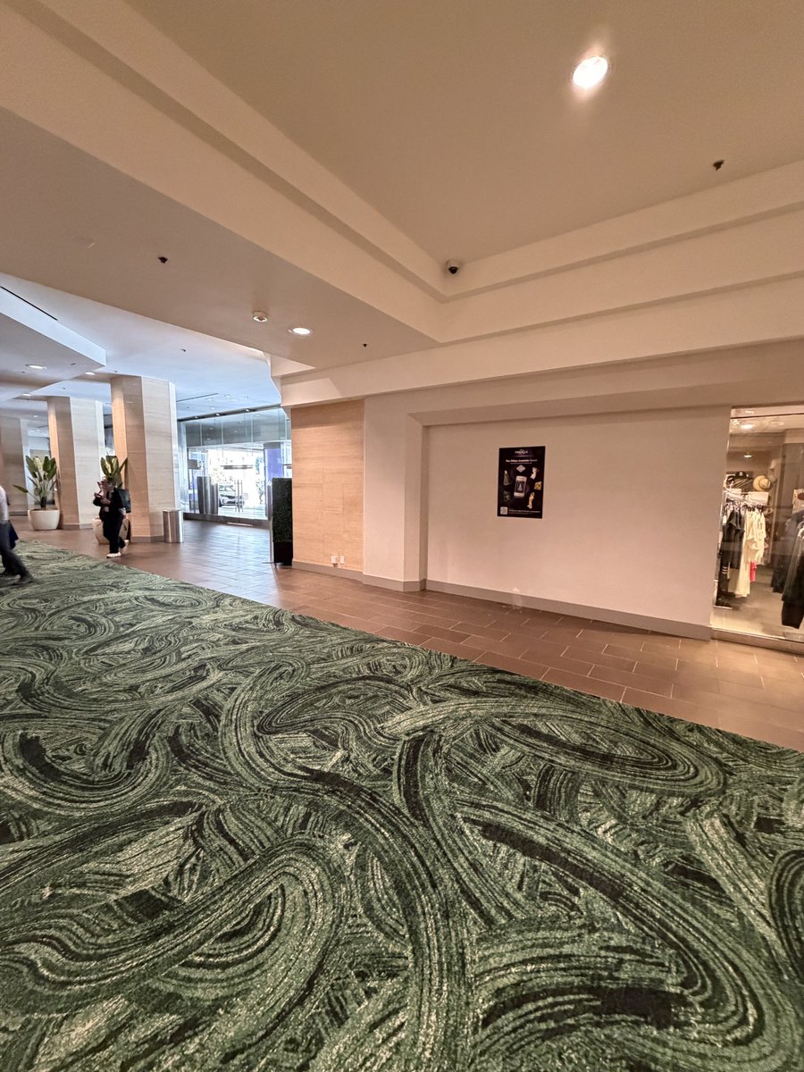 Apache1999's tweet image. I’m on the @HiltonAnaheimQuest at the @HiltonAnaheim looking for the @DisneyPinnacle QR codes to redeem my free capsules on the @flow_blockchain.  I’ve met some amazing staff at the @HiltonAnaheim and wow what an amazing modern remodel they have done here at the hotel!  The…