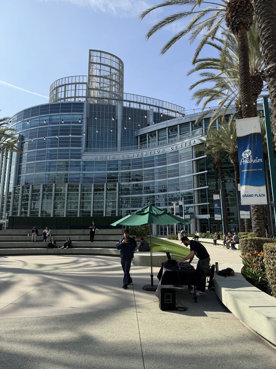 Apache1999's tweet image. I’m on the @HiltonAnaheimQuest at the @HiltonAnaheim looking for the @DisneyPinnacle QR codes to redeem my free capsules on the @flow_blockchain.  I’ve met some amazing staff at the @HiltonAnaheim and wow what an amazing modern remodel they have done here at the hotel!  The…