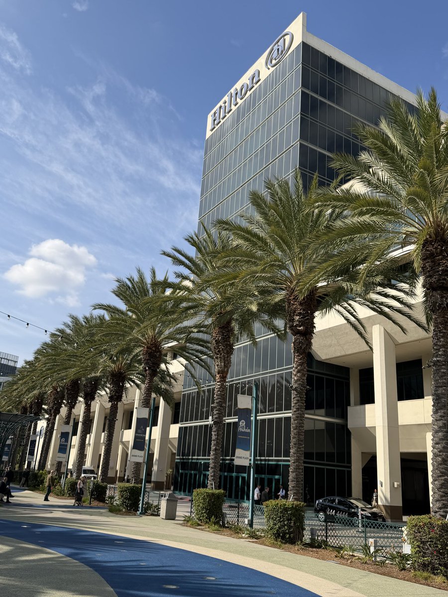 Apache1999's tweet image. I’m on the @HiltonAnaheimQuest at the @HiltonAnaheim looking for the @DisneyPinnacle QR codes to redeem my free capsules on the @flow_blockchain.  I’ve met some amazing staff at the @HiltonAnaheim and wow what an amazing modern remodel they have done here at the hotel!  The…