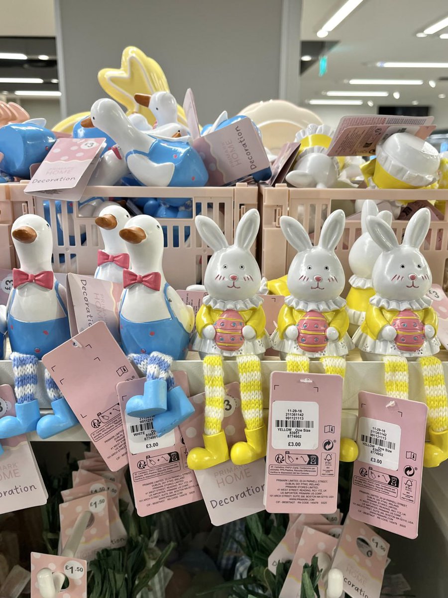 Lisa_910954's tweet photo. I was amazed by Primark's spring table, and they have the most beautiful things, strawberries, tomatoes, flowers, and even Easter animals. If you haven't been yet, you should definitely check it out💕 https://t.co/vgWdmm22sK