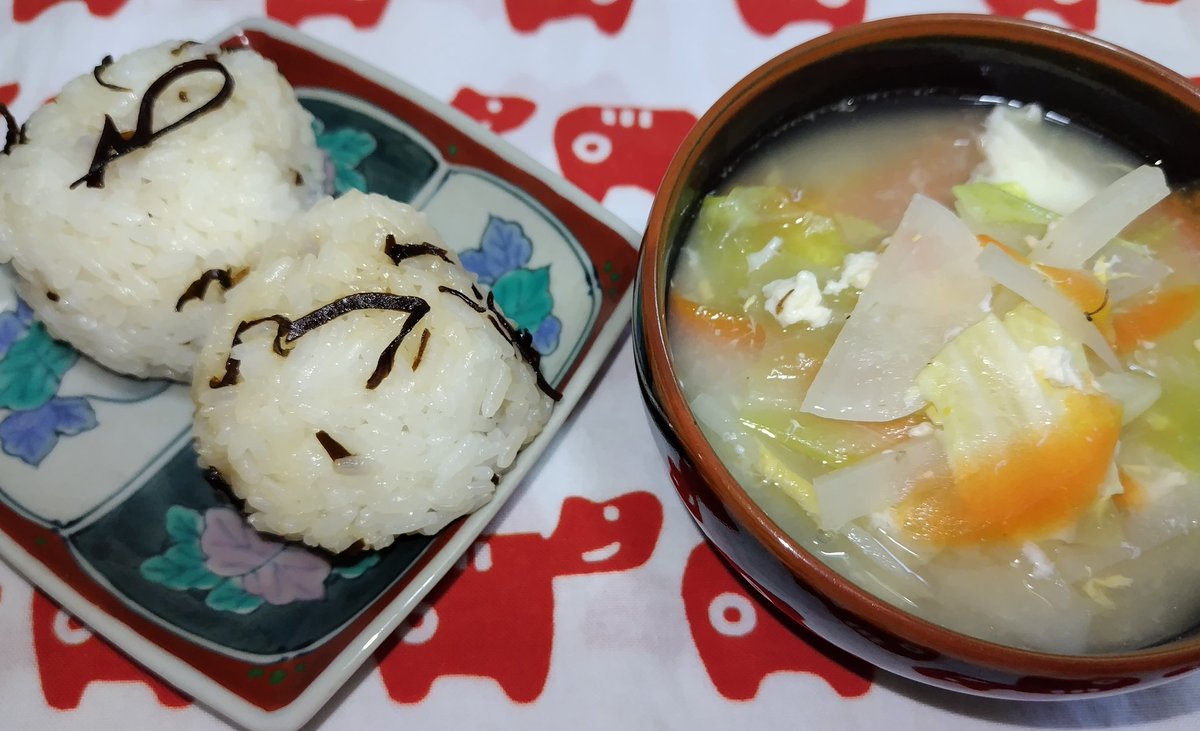 #OnigiriAction

今朝は塩こんぶいれて