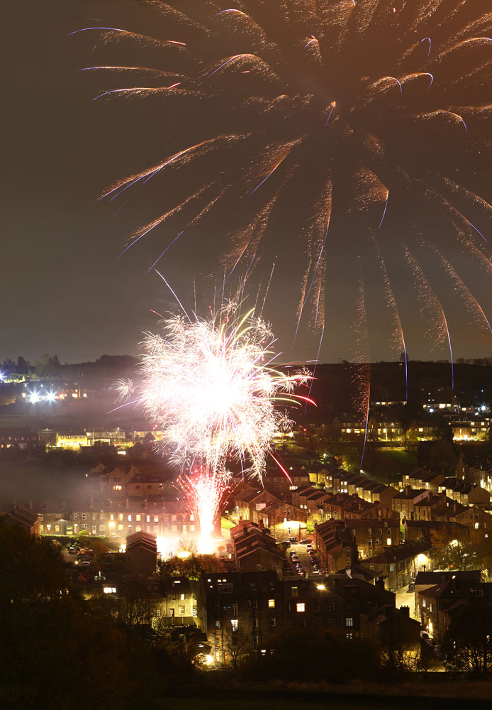 HaworthVillage's tweet photo. 5th November 2025, bonfire night at Haworth
#Haworth #bonfirenight #bonfire #fireworks #guyfawkes #fire #bonfires https://t.co/nIOXVCLSWE
