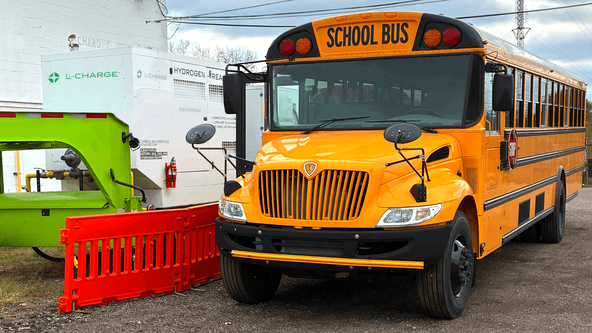 🚍 School buses are going electric - but the grid isn’t ready. 
<a href="/PontiacSchools/">Pontiac Schools</a> didn’t wait. Backed by federal grants, they turned to L-Charge’s off-grid ultra-fast chargers to get their 40 new EV buses going!

Cleaner air, zero grid delays.
Read more 👉shorturl.at/GvjnA