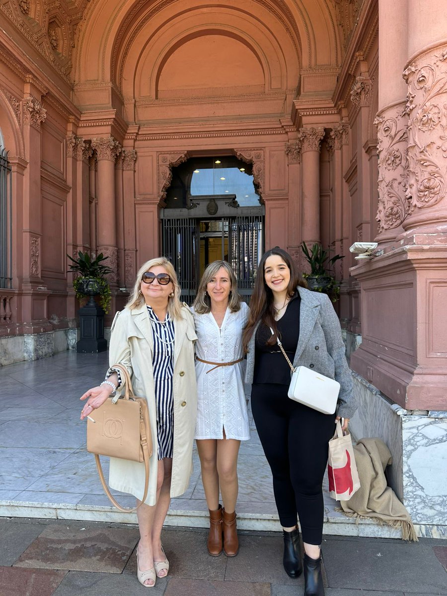 Excelente reunión con <a href="/JMilei/">Javier Milei</a>! Analizamos la futura agenda legislativa focalizada en las reformas que contribuirán a profundizar el proceso de transformación económica e institucional.

<a href="/AlidaFerreyraU/">Alida Ferreyra 💙</a>