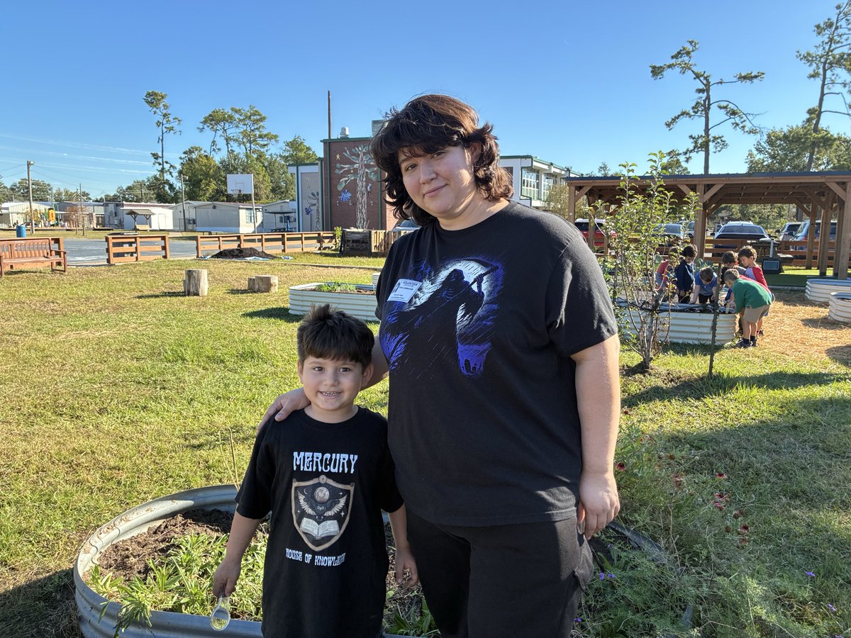 Angela Hoang tweet media